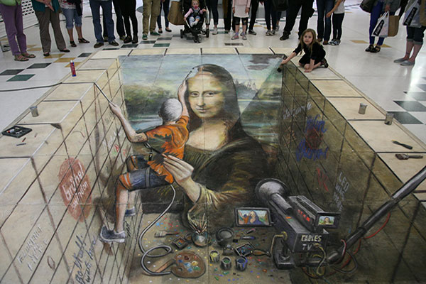 3D illusion of the artist drawing the Mona Lisa
