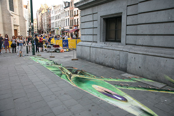 Drawing of the giant grasshopper seen in reality super stretched to create the illusion
